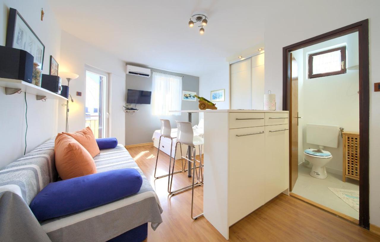 Studio Apartment Vesna Krk Town Exteriör bild