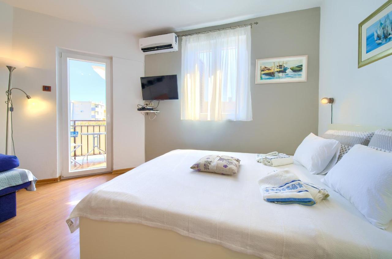Studio Apartment Vesna Krk Town Exteriör bild