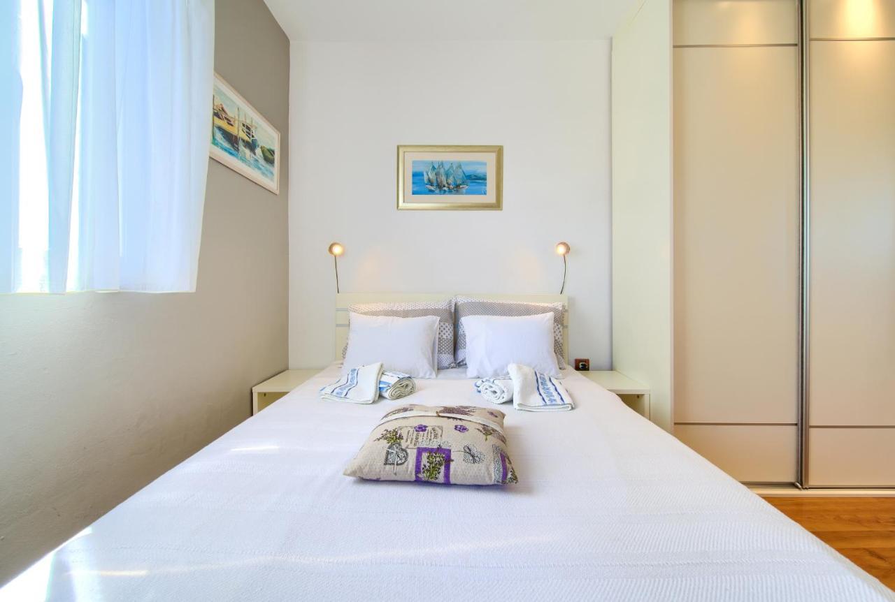 Studio Apartment Vesna Krk Town Exteriör bild