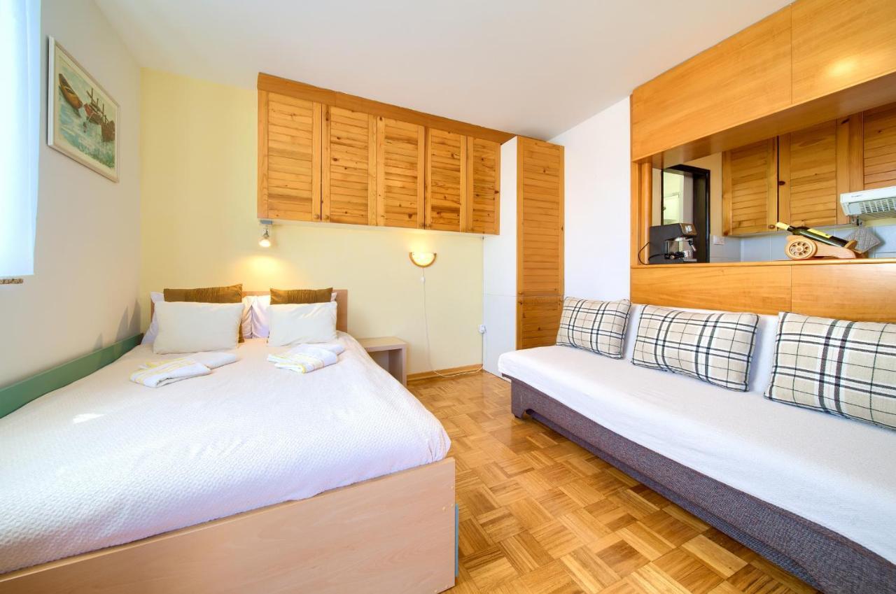 Studio Apartment Vesna Krk Town Exteriör bild