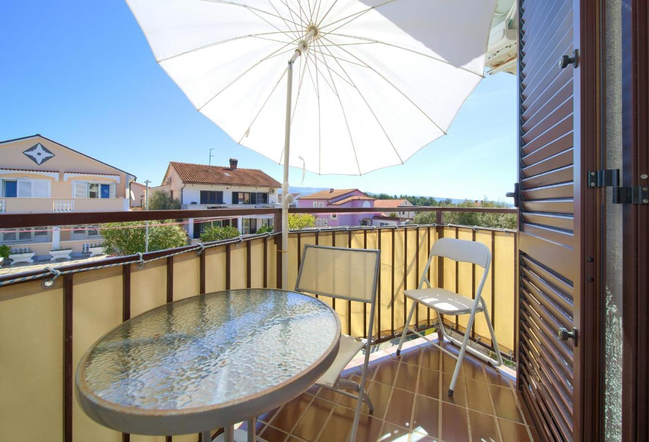 Studio Apartment Vesna Krk Town Exteriör bild