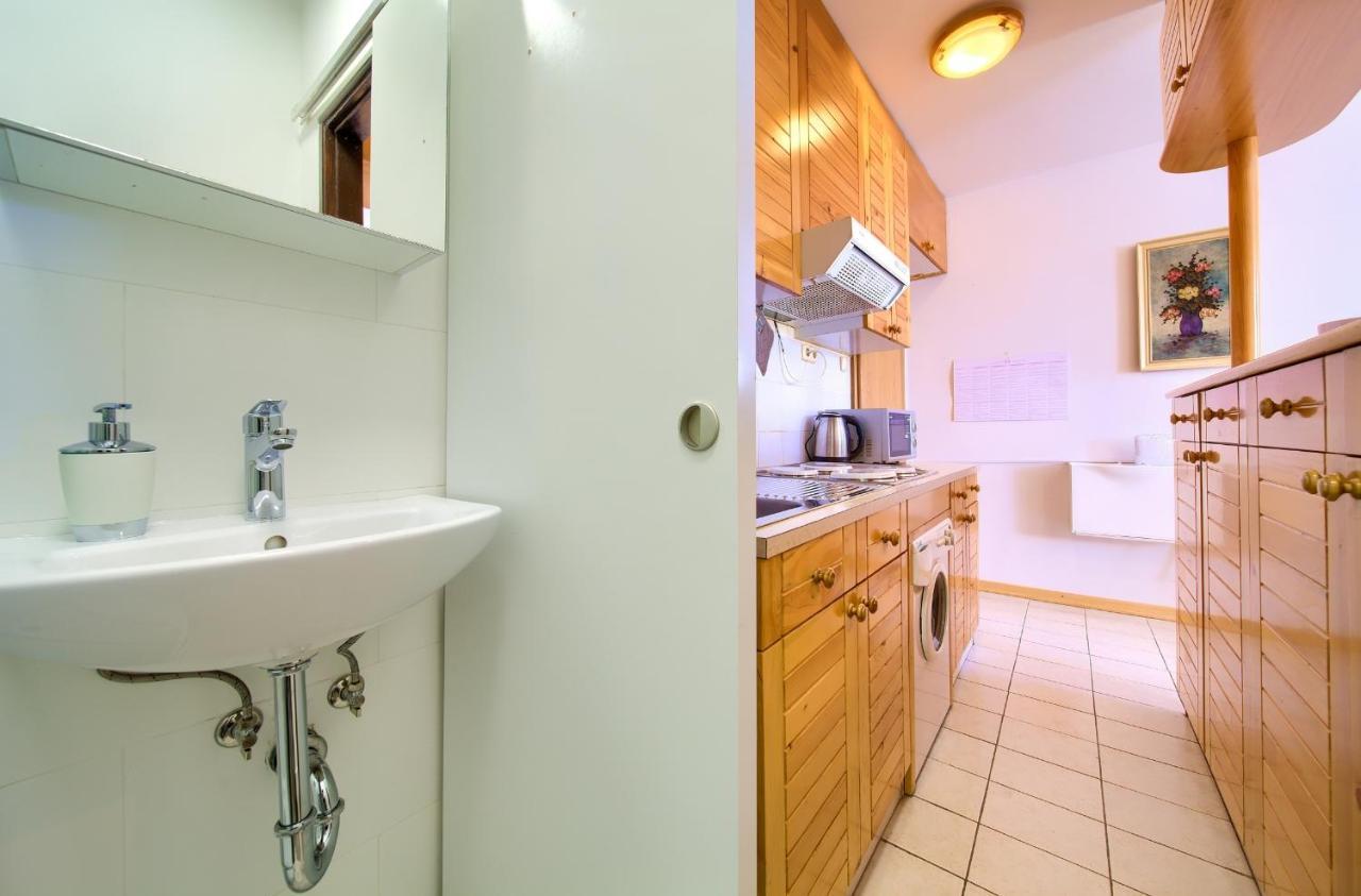 Studio Apartment Vesna Krk Town Exteriör bild