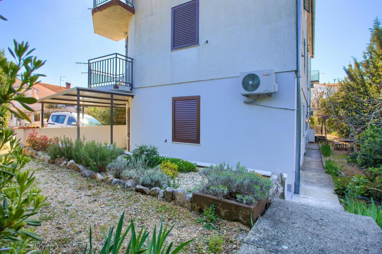 Studio Apartment Vesna Krk Town Exteriör bild